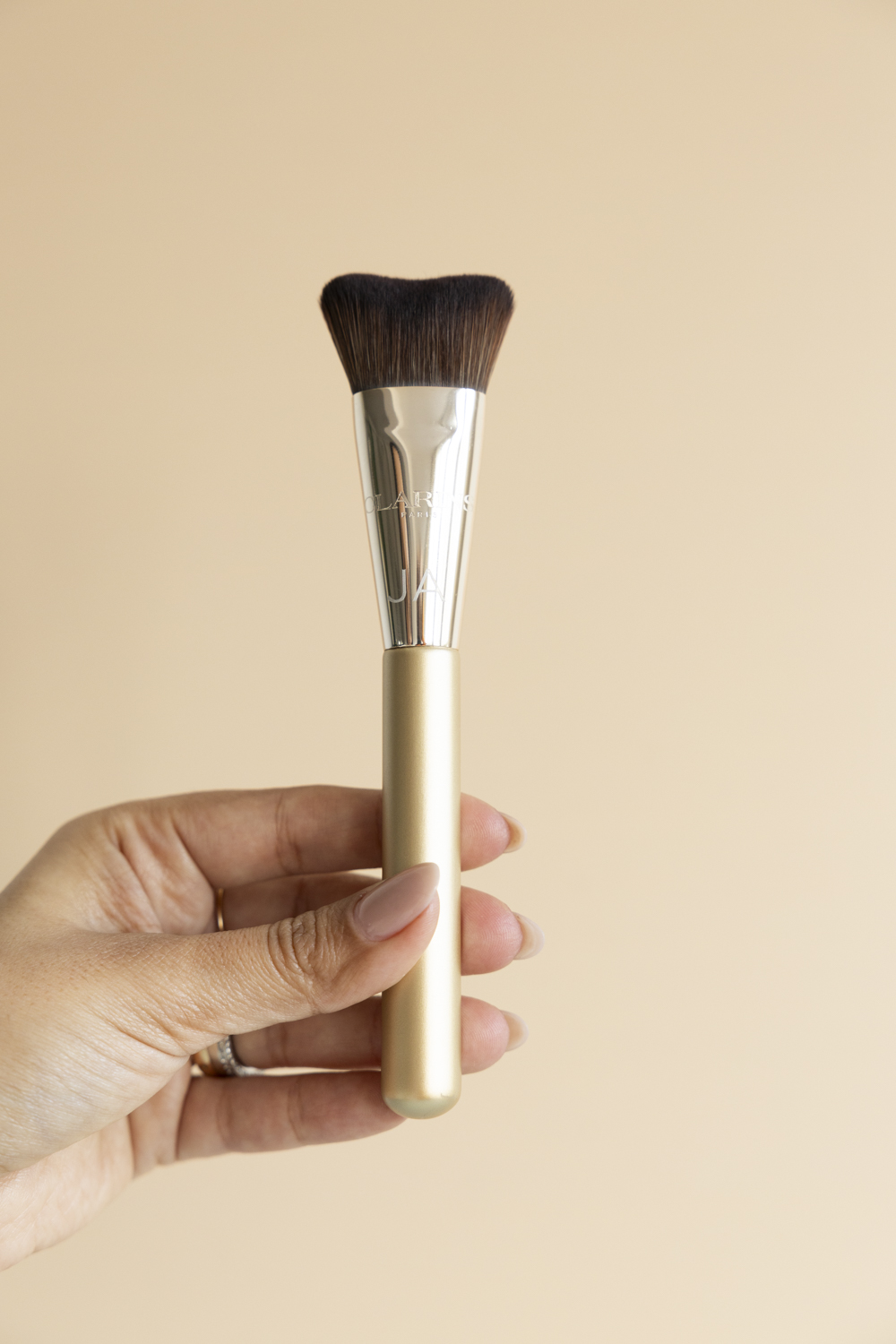 Double Serum Foundation Clarins Gua Sha Brush