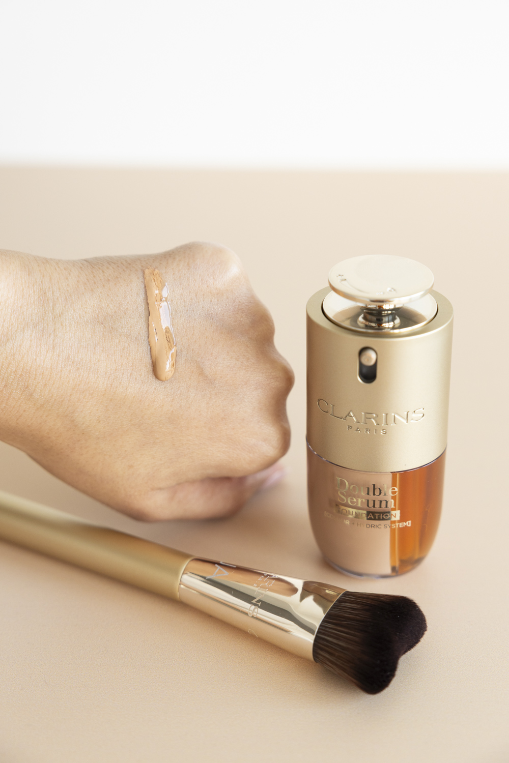 Double Serum Foundation Clarins Gua Sha Brush